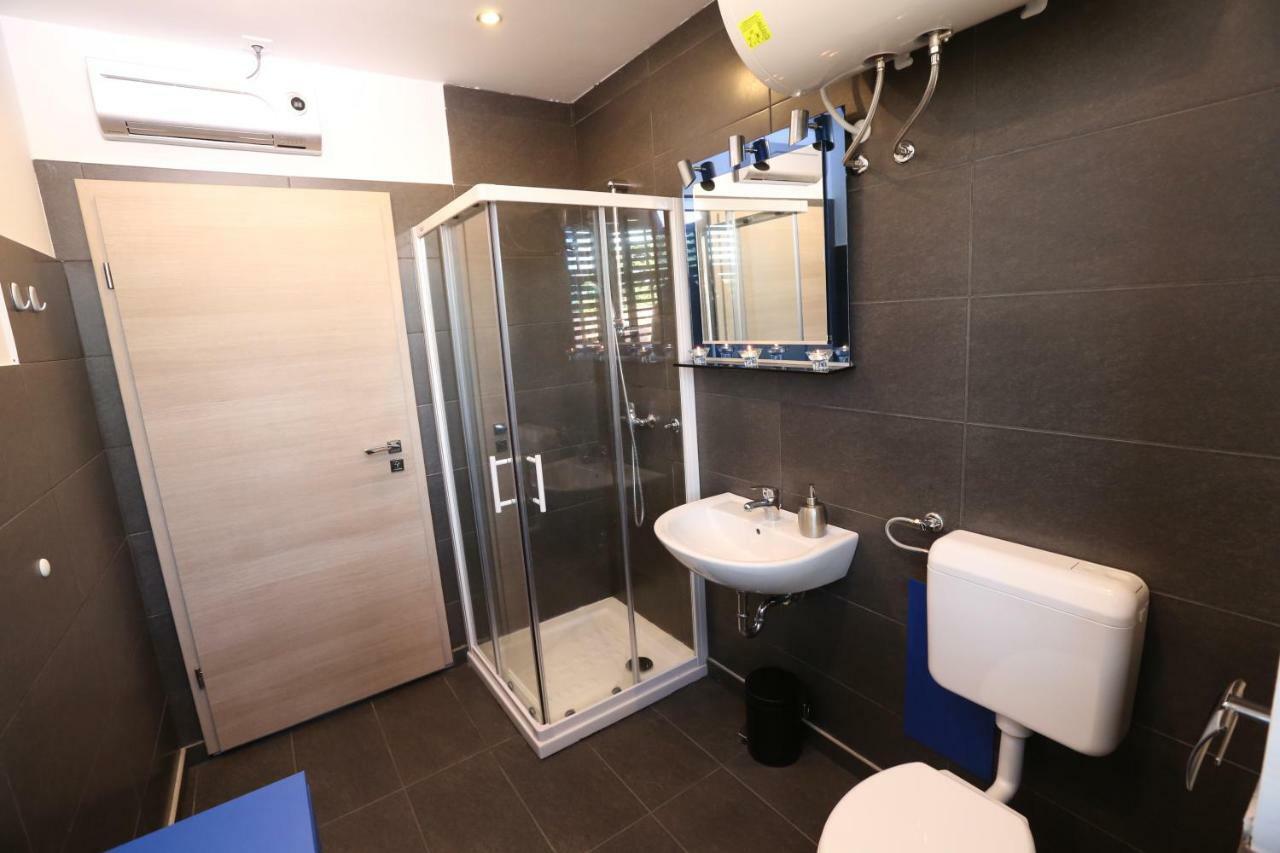 Robo 1 Appartement Koper Buitenkant foto